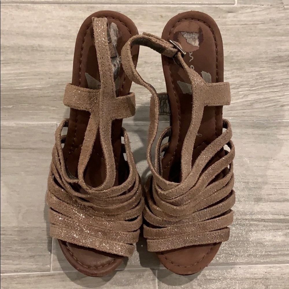 7 for ALL MANKIND platform sandal. Size 6